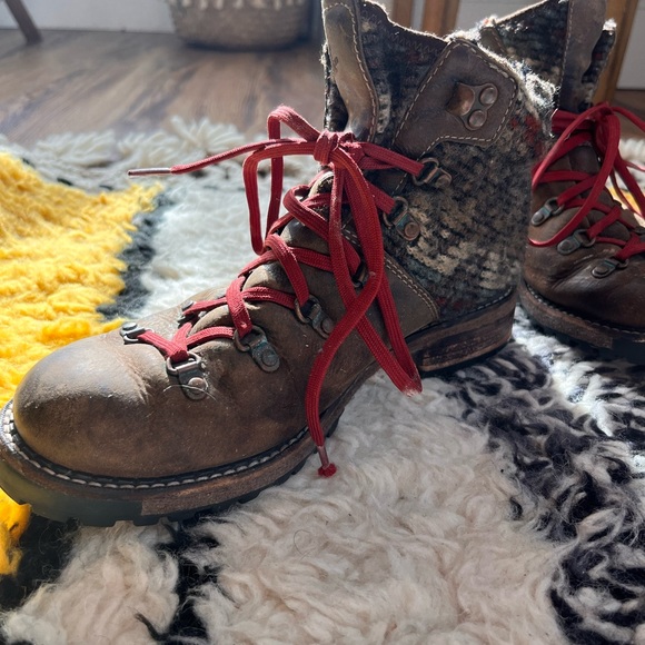 Adorable brown Woolrich boots - Picture 1 of 5